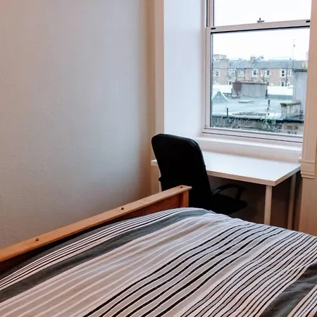 Apartment 1 Bedroom Flat In City Centre Accommodates 4 *