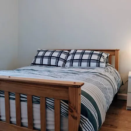 1 Bedroom Flat In City Centre Accommodates 4 Apartment Edinburgh
