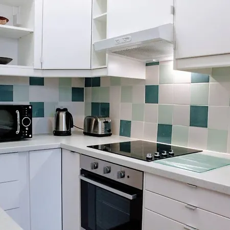 1 Bedroom Flat In City Centre Accommodates 4 Apartment Edinburgh