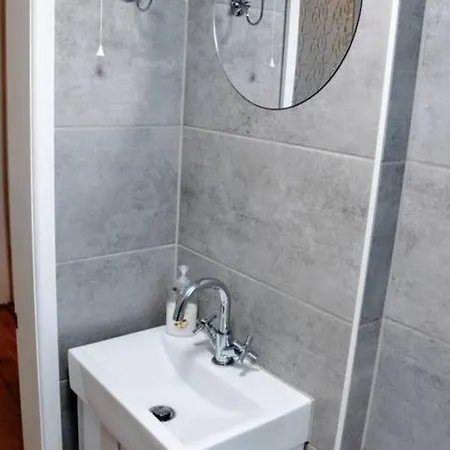Apartment 1 Bedroom Flat In City Centre Accommodates 4