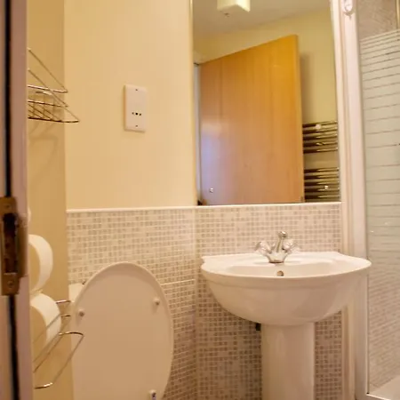 Apartment 2 Bedroom Leith Sleeps 4 Edinburgh
