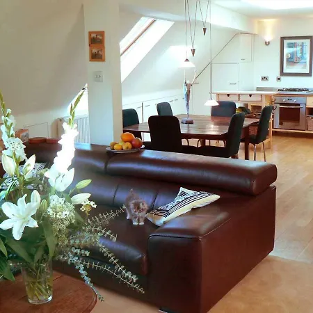 4 Bedroom Flat In City Centre Sleeps 8 Apartment Edinburgh