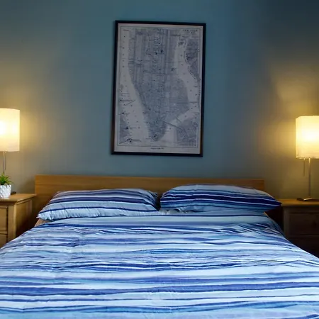 2 Bedroom Flat In Stockton Sleeps 4 Appartamento