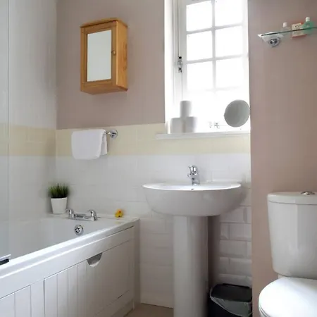Apartament 1 Bedroom By The Meadows Sleeps 2
