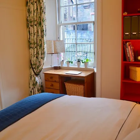 Castle View Flat In City Centre Sleeps 4 Appartamento Edimburgo