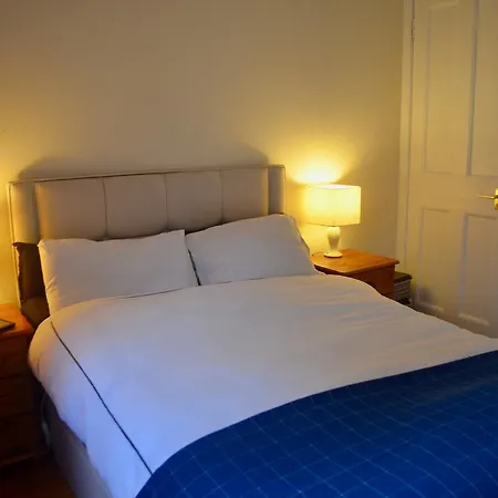 Castle View Flat In City Centre Sleeps 4