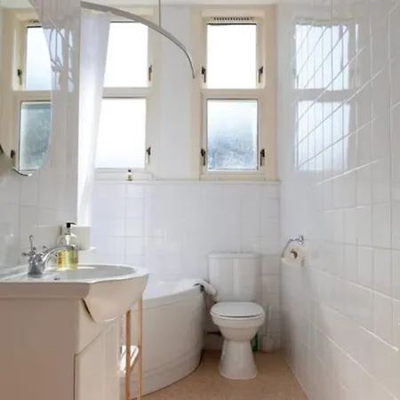 2 Bedroom Flat Sleeps 4 By The Shore Apartamento Edimburgo