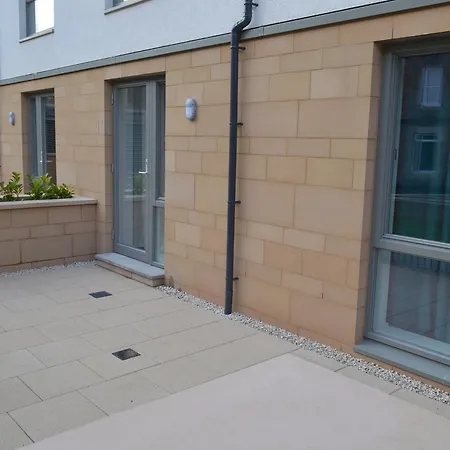 Apartament 2 Bedroom Central Ground Floor Flat With Garden *