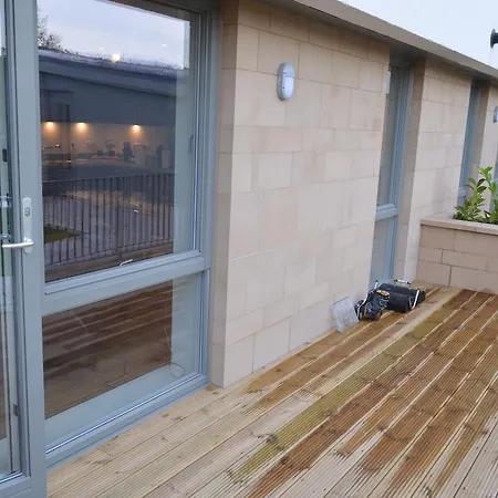 2 Bedroom Central Ground Floor Flat With Garden