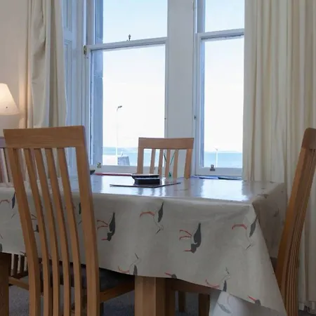 2 Bedroom Flat Sleeps 4 By The Shore Apartamento *