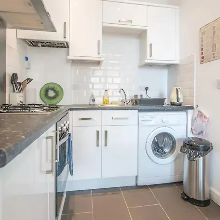 2 Bedroom Flat 10 Minutes From The City Centre * Édimbourg