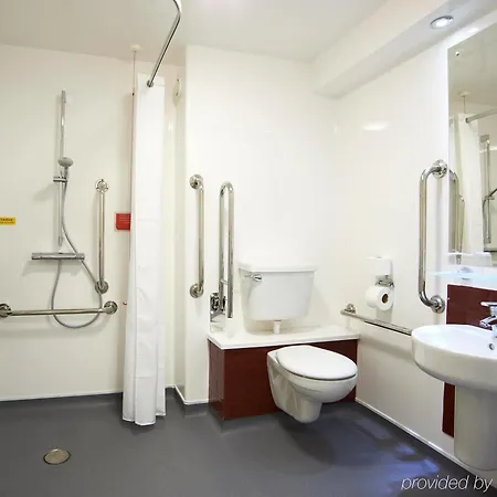 Travelodge Queen Street 3* אדינבורו