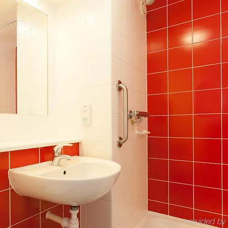 Отель Travelodge Waterloo Place Эдинбург