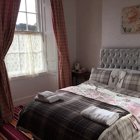 16 Pilrig 3* Edinburgh