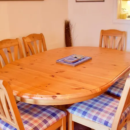 Apartment 2 Bedroom, 2 Bathroom In Stockbridge Sleeps 4 Edinburgh