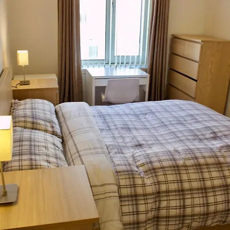 2 Bedroom Flat In Leafy Morningside Sleeps 4
