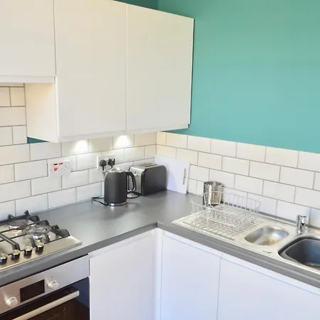 1 Bedroom Flat Near Princes St Sleeps 4 * Edinburgh