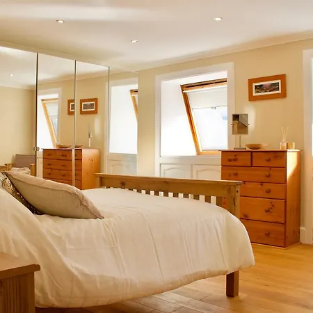 公寓 3 Bedroom House Near The Centre *