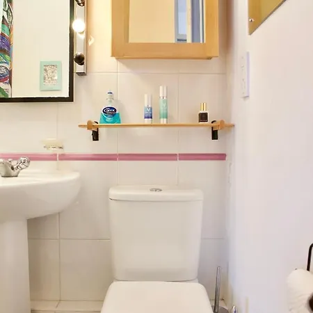 1 Bedroom In The Heart Of The City
