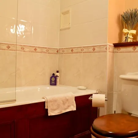 Georgian Flat In The West End *