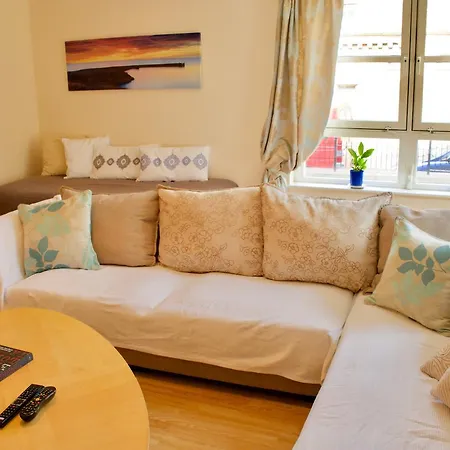 公寓 3 Bedroom Flat In
