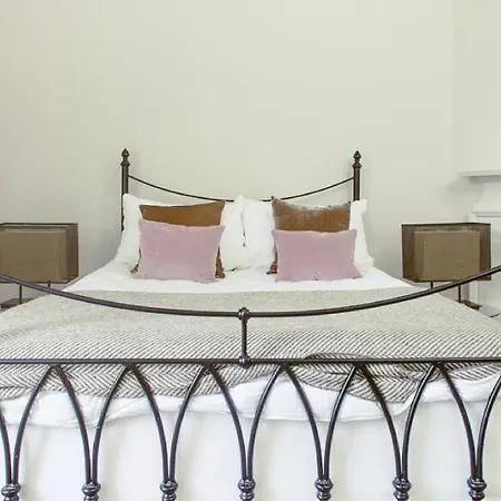 Ramsay Gardens - Grand 4-bedroom Next To Castle * Эдинбург