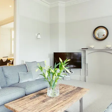 Ramsay Gardens - Grand 4-bedroom Next To Castle Edimburgo