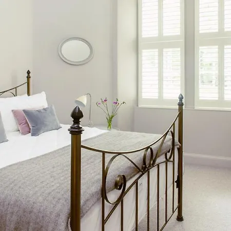 Ramsay Gardens - Grand 4-bedroom Next To Castle Эдинбург