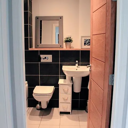 Contemporary With Garden Lejlighed *