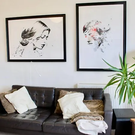 2 Bedroom Flat In Comely Bank Appartement
