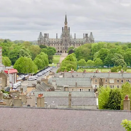 2 Bedroom Flat In Comely Bank