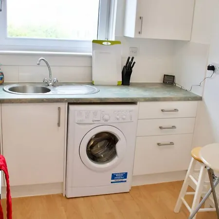 2 Bedroom Near Centre Of The City Edinburgh