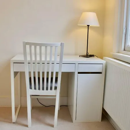 2 Bedroom Flat In Comely Bank *