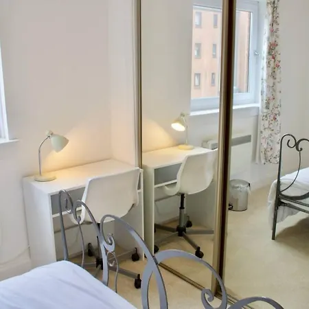 2 Bedroom Near Centre Of The City Apartment Edinburgh