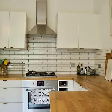 Scandi Style 1 Bed City Centre *