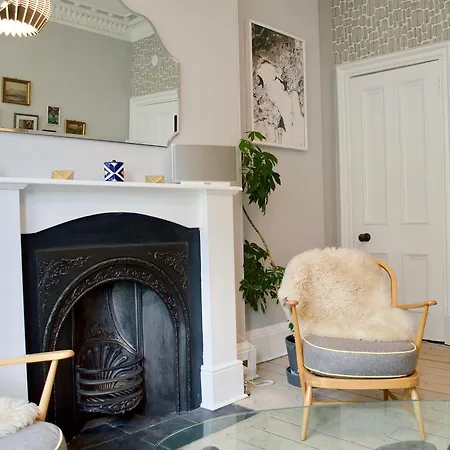 Scandi Style 1 Bed City Centre Edinburgh