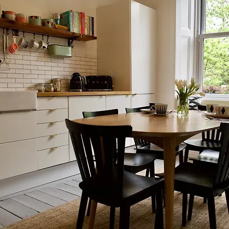 Scandi Style 1 Bed City Centre Apartment