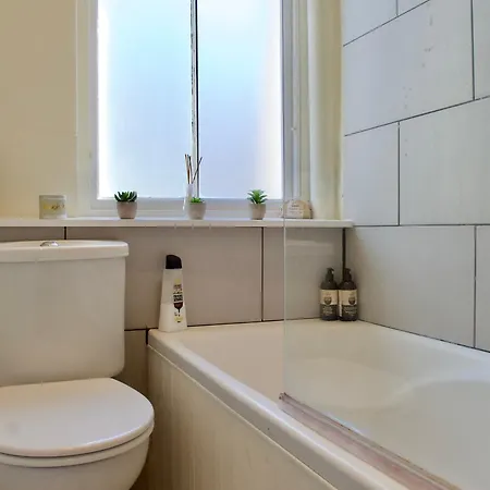 Modern Stockbridge 1 Bedroom Flat Edinburg