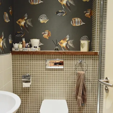 Bright Centrally Located Apartment *