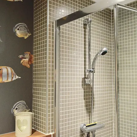 Bright Centrally Located Apartment *