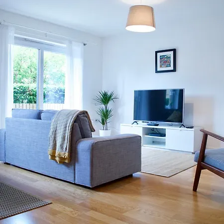 Modern Flat Near Leiths Shore * Edinburgh