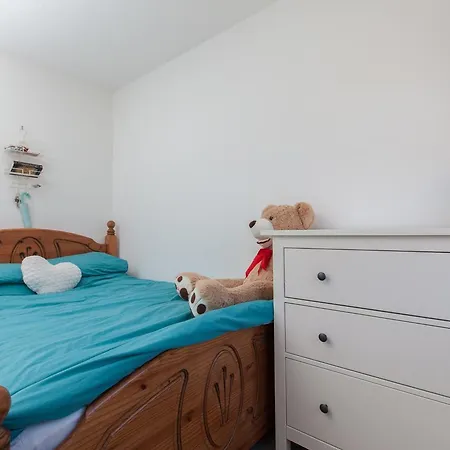 Apartment Ideal Fringe Base: Great Value + Free Parking!