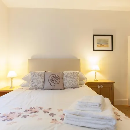 Central Cosy For 6 In *
