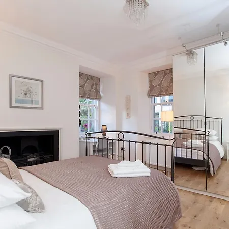 Central Cosy For 6 In