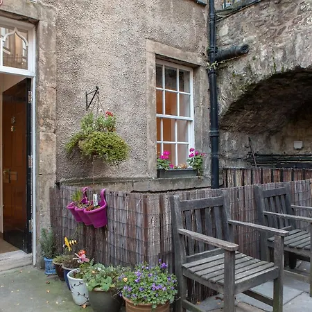 Central Cosy For 6 In Edimburgo