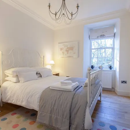 Central Cosy For 6 In