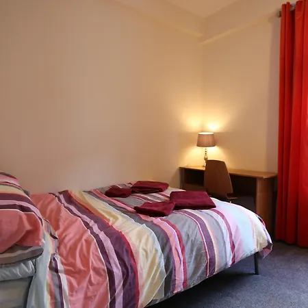3 Bedroom Flat In *