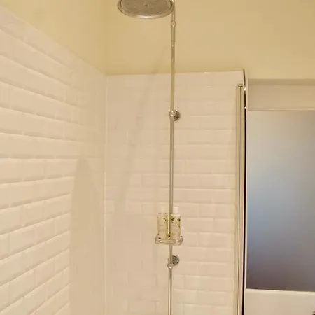 1 Bedroom Flat In Central Apartment *