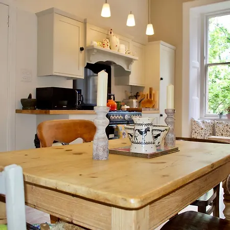 Apartment 1 Bedroom Flat In Central Edinburgh