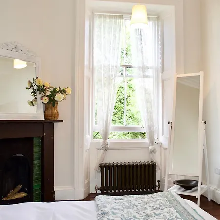 1 Bedroom Flat In Central * Edinburgh